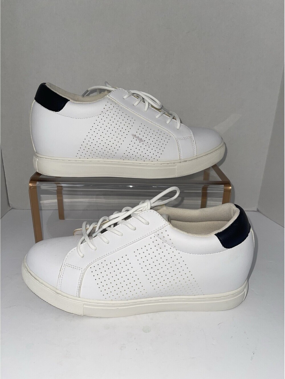 Calto Height‑Increasing White Leather Sneakers — Classic Low‑Top Profile Size 10